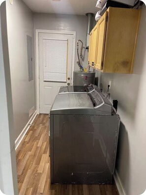 Interior - The Green House- Spacious 3-bedroom house in quaint Columbus with AC (Columbus)