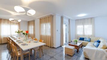 Villa (6 Bedrooms) | Interior