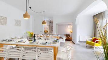 Villa (Multiple Bedrooms) | Interiør