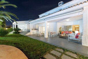 Vila (Multiple Bedrooms) | Parte interna