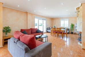 Interior - Fidalsa Dom Perignon (Crevillente)