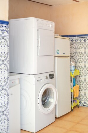 Interior - Stars Courtyard by Fidalsa (Elche)