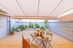 Interior - Stars Courtyard by Fidalsa (Elche)