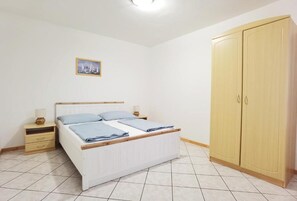 7 makuuhuonetta, ilmainen Wi-Fi, vuodevaatteet