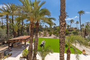 Villa (4 Bedrooms) | Interior