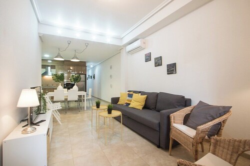 Enjoy Life in our Apartment. Wifi & Parking