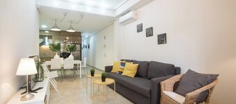 Enjoy Life in our Apartment. Wifi & Parking