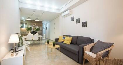 Enjoy Life in our Apartment. Wifi & Parking