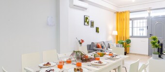 Enjoy Life in our Apartment. Wifi & Parking