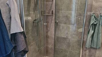 House, 3 Bedrooms, Balcony | Bathroom