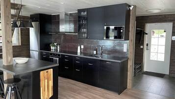 House, 3 Bedrooms, Balcony | Interior