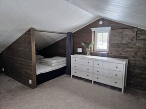 House, 3 Bedrooms, Balcony