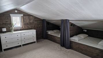 House, 3 Bedrooms, Balcony