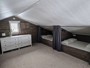 House, 3 Bedrooms, Balcony