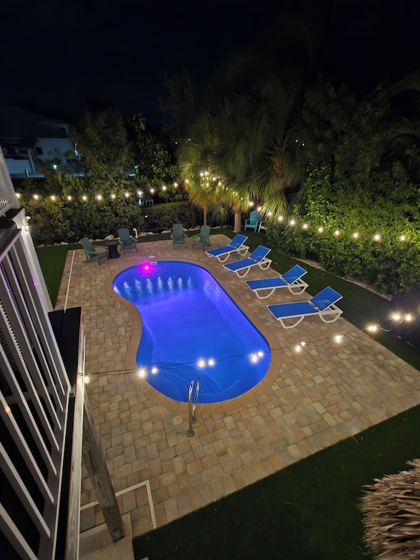 Pool - Spacious 4-bedroom home, W/Kings, 32ft Dock, Tiki, & Pool in beautiful Marathon (Marathon)