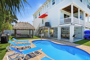 Outdoor pool, a heated pool - Fisherman's Dream 4/3 w/Kings & Bunk, 32' dock, pool, tiki, bikes, paddle boards (Marathon)
