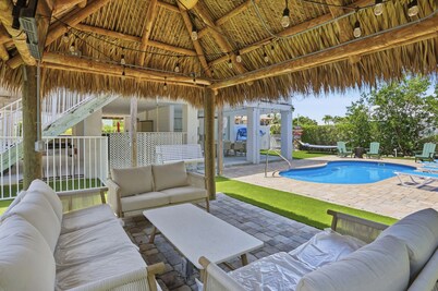 Fisherman's Retreat 3 Kings & Bunkbed 34' dock, pool, tiki, bikes, paddle boards