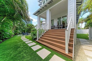 Terrace/patio - Pineapple Paradise-Pool Home 2Blocks to the Beach-By Island Real Estate (Holmes Beach)