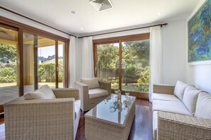 Fireplace, DVD player - Holiday Home "Formosa" with Pool, Wi-Fi, Air Conditioning & Garden (Cala de Sant Vicenç)