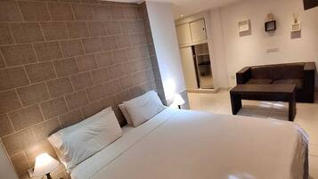 Ropa de cama hipoalergénica, minibar y decoración personalizada
