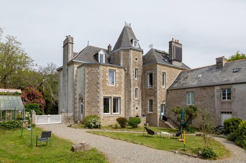 Anne de Bretagne Guest Room with Park View