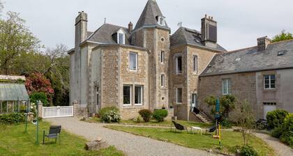 Anne de Bretagne Guest Room with Park View
