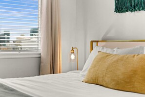 2 bedrooms, desk, iron/ironing board, travel cot - Prime SLC  U of U Hospital Convention Center (Salt Lake City)