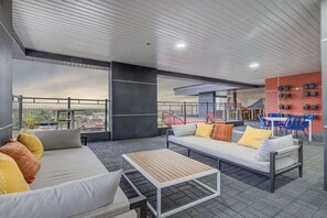 Outdoor dining - Prime Location-Mountains-University-Hospital (Salt Lake City)
