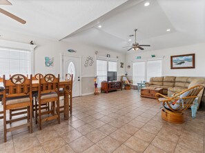 TV - Casa Alegre - Colorado River Home | Private Dock + Minutes to Beach (Matagorda)