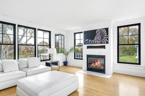 Luxurious expansive villa in prestigious Watch Hill set on 5 acres