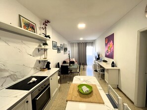 Fridge, microwave, oven, stovetop - Vacation Apartment 'Sunny Gardenplaya  - Playa' with Mountain View, Shared Pool and Wi-Fi (Maspalomas)