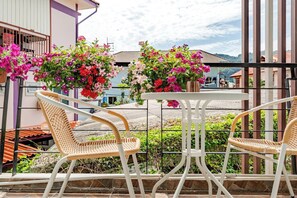 Balcony - Cozy 1-bedroom Apartment With Kitchen and Bathroom Near Kata Beach, Thailand (Karon)