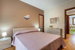 2 bedrooms, iron/ironing board - A cozy and spacious 110 square meters apartment, perfect for three people, located on the ground floor of a modern building.The property is located in Nicolosi, a town in the province of Catania located on the southern slopes of Mount Etna, making it an  (Nicolosi)