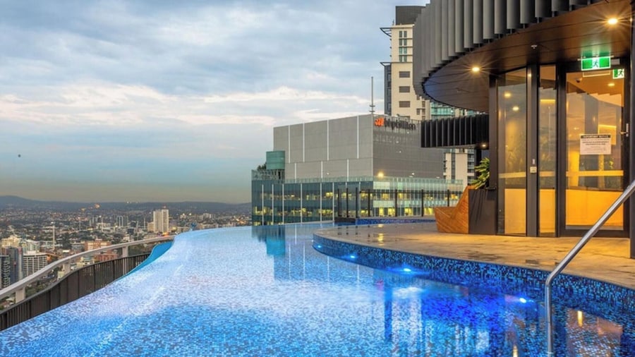 Bright Apartment With Pool and Gym Access
