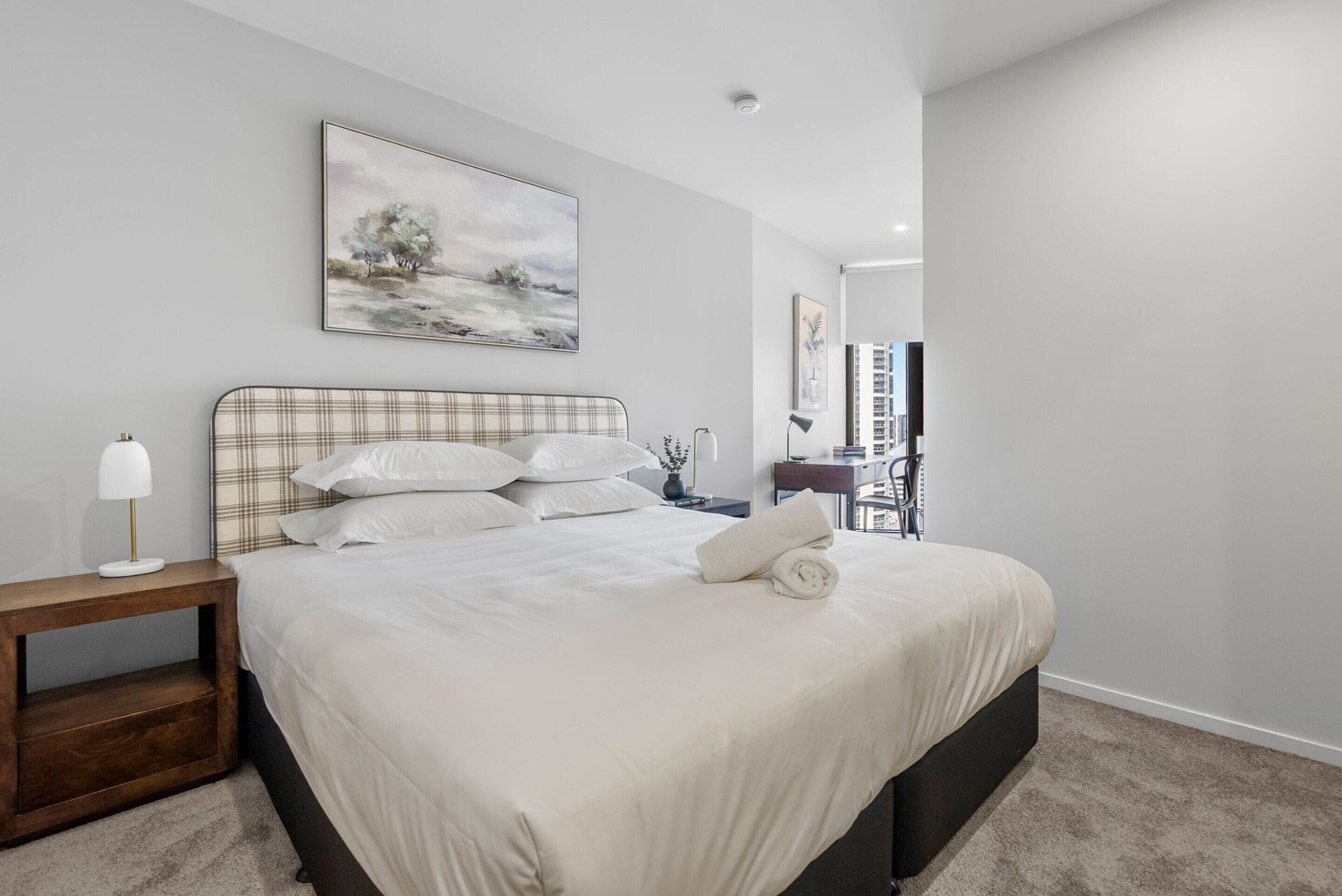 2 bedrooms, laptop workspace, bed sheets