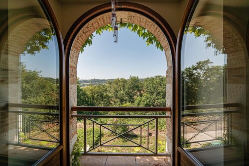 Authentic, modern house, pets welcome, a real haven of peace.