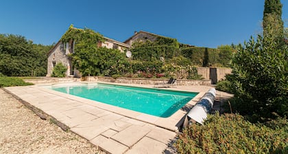 Authentic, modern house, pets welcome, a real haven of peace.