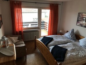 Room - Apartment 'Lindau' with Shared Terrace, Shared Garden and Wi-Fi (Uhldingen-Mühlhofen)