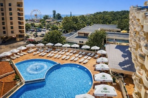 Seasonal outdoor pool - Prestige Grand Hotel and Aquapark (Varna)