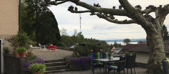 Apartment 'Höri' with Shared Terrace, Private Garden and Wi-Fi