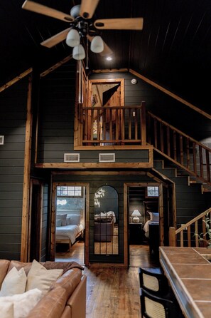 Interior - Cozy 3-bedroom cabin in perfect Broken Bow perfect location.Family packed fun. (Broken Bow)