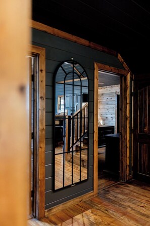 Interior - Cozy 3-bedroom cabin in perfect Broken Bow perfect location.Family packed fun. (Broken Bow)