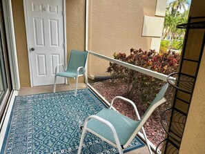 Property grounds - Lovely 2-bedroom, 2-bath condo with AC in SW Cape Coral (Cape Coral)