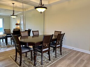 Dining - Lovely 2-bedroom, 2-bath condo with AC in SW Cape Coral (Cape Coral)