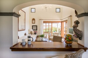 TV, DVD player - Casa Maravelle Faro Park | Sea Views | Heated Pool | Playa Blanca (Yaiza)