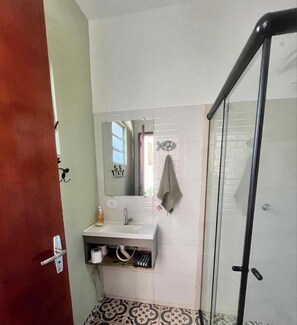 Serviettes fournies, savon, papier toilette