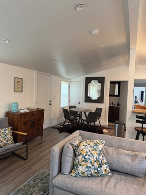 TV - Private Riverfront Retreat-river access, walking/biking path, fire pit (New Hope)