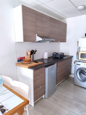 Private kitchen - Vrbo Property (Balaruc-les-Bains)