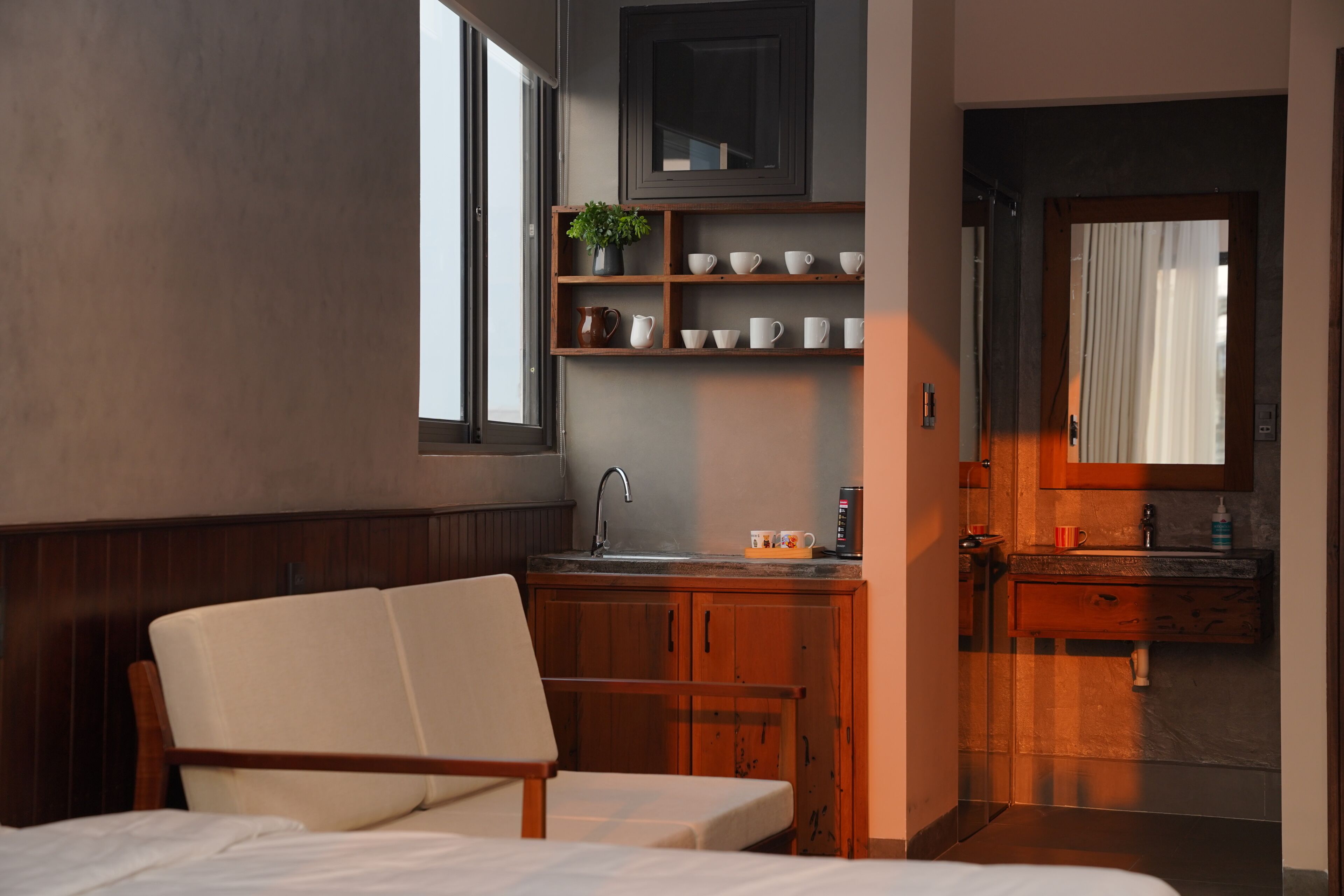 Studio Suite, 1 King Bed, Garden View