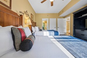 Room - Baskins Creek 212 🐻 Sleeps 6 | Pool Views, Hot Tub & Stone Fireplace 🔥 (Gatlinburg)